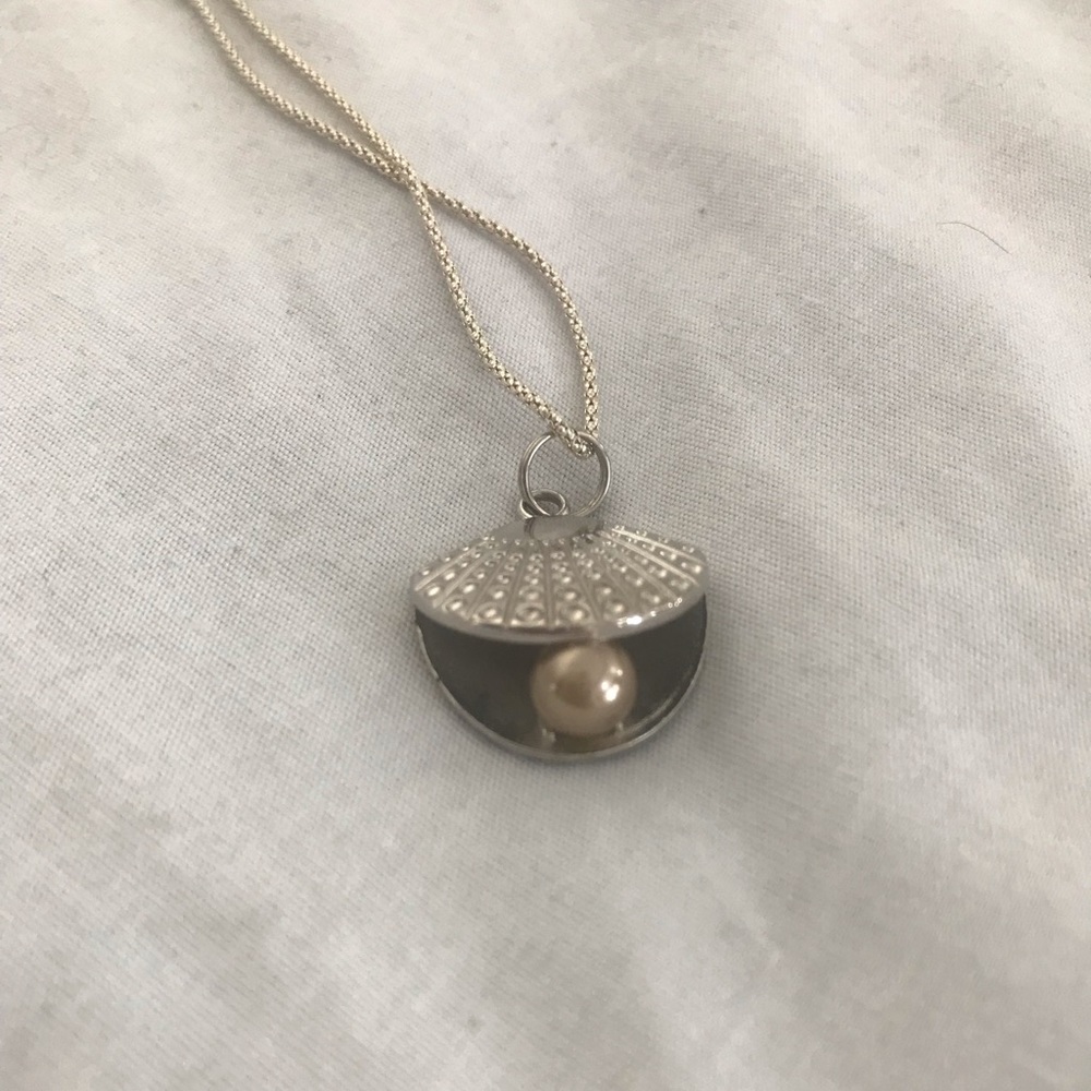 Pearl necklace, never been worn